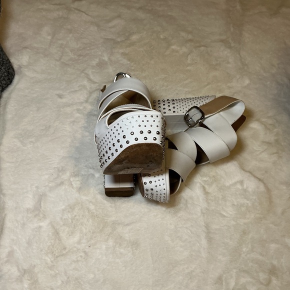 Michael Kors Elegant White Platform Sandals - Picture 4 of 5